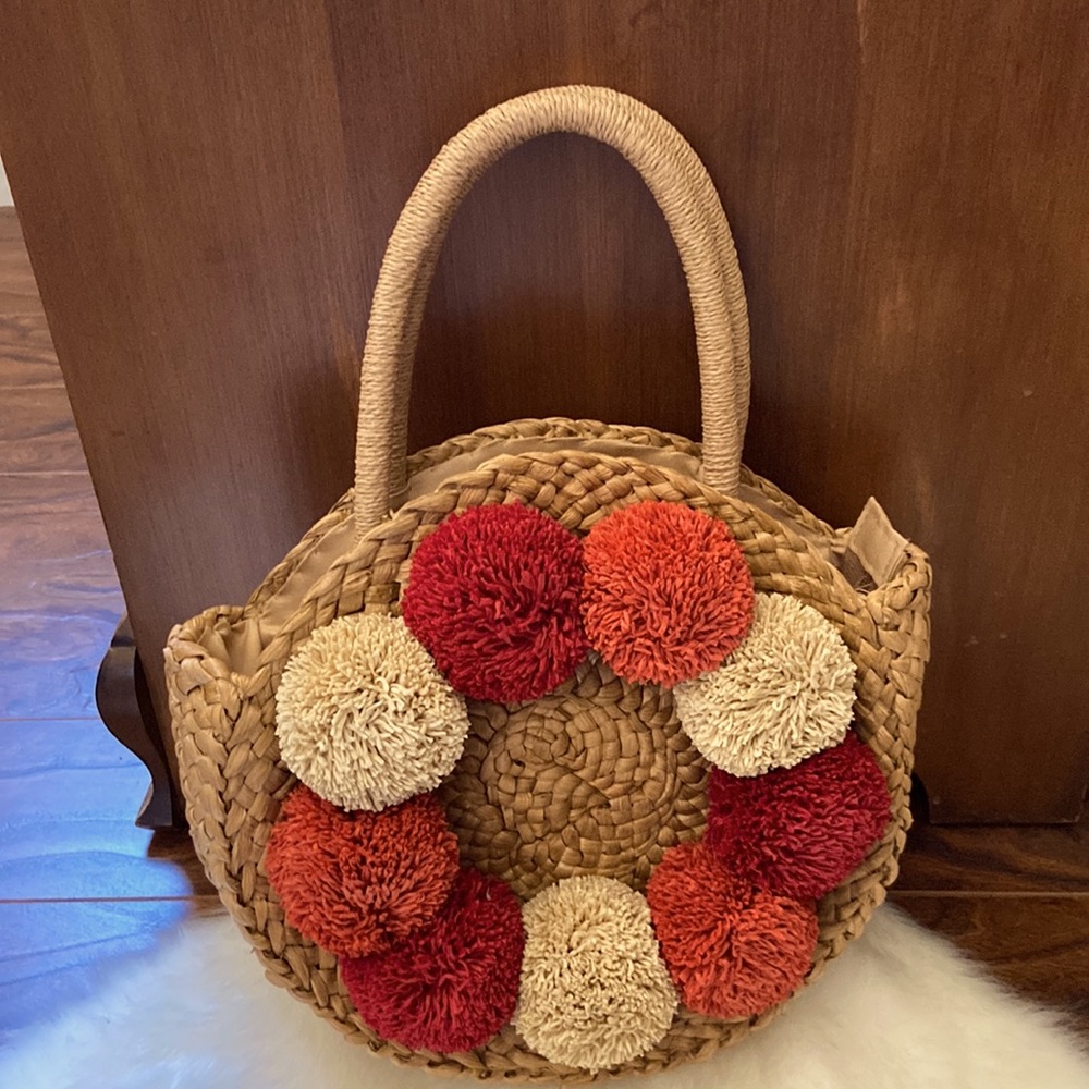 Absolutely stunning basket type handbag!